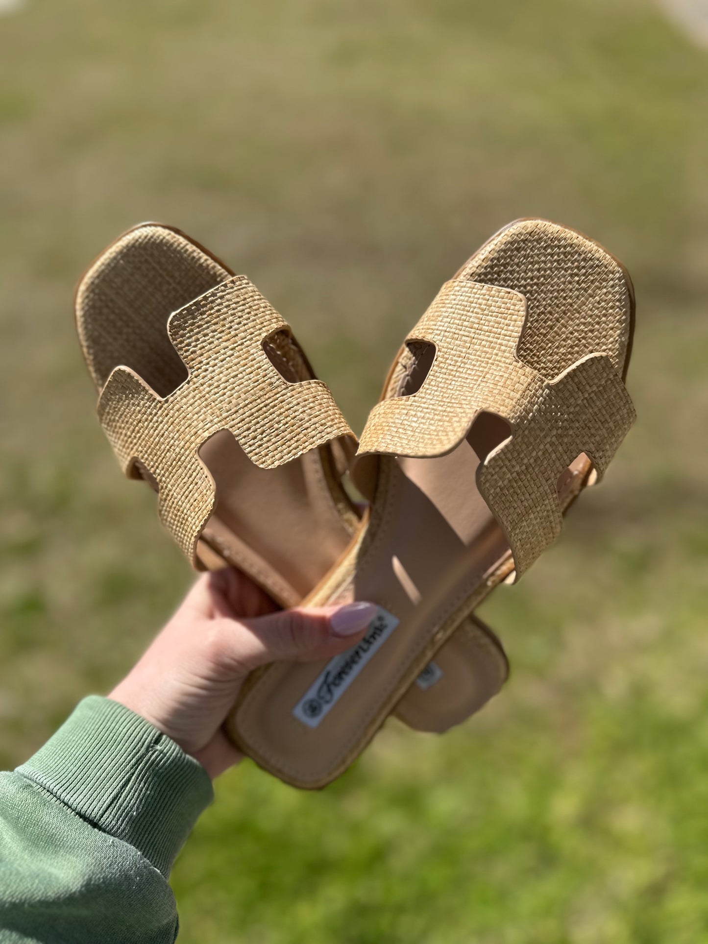 Sandy beach raffia sandals