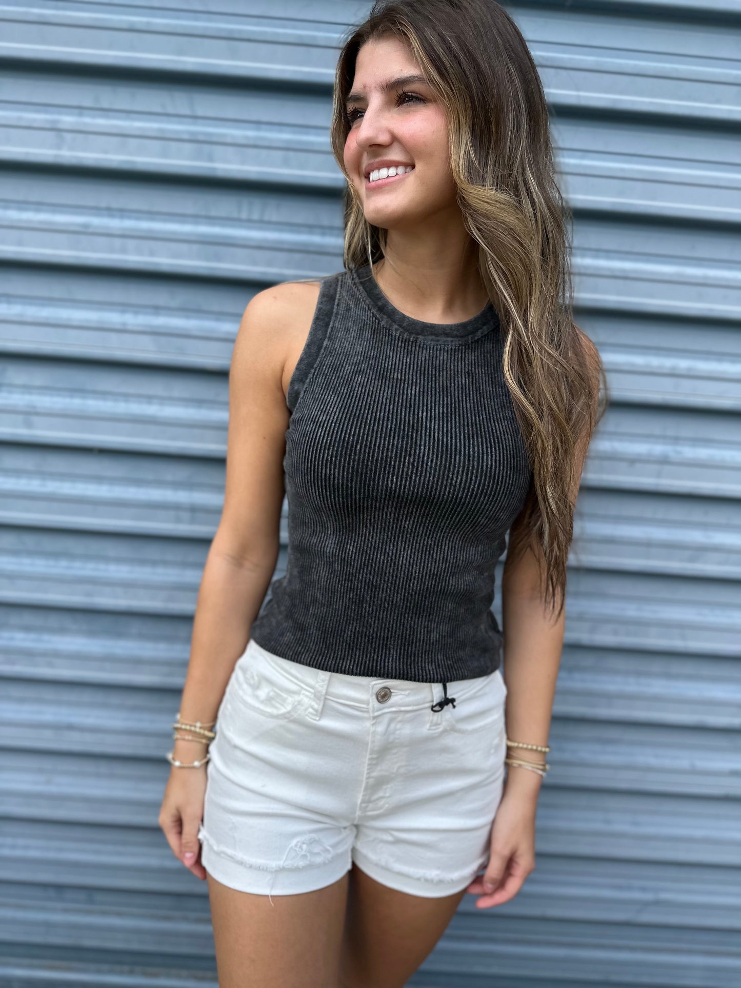 Neutral ribbed tanks