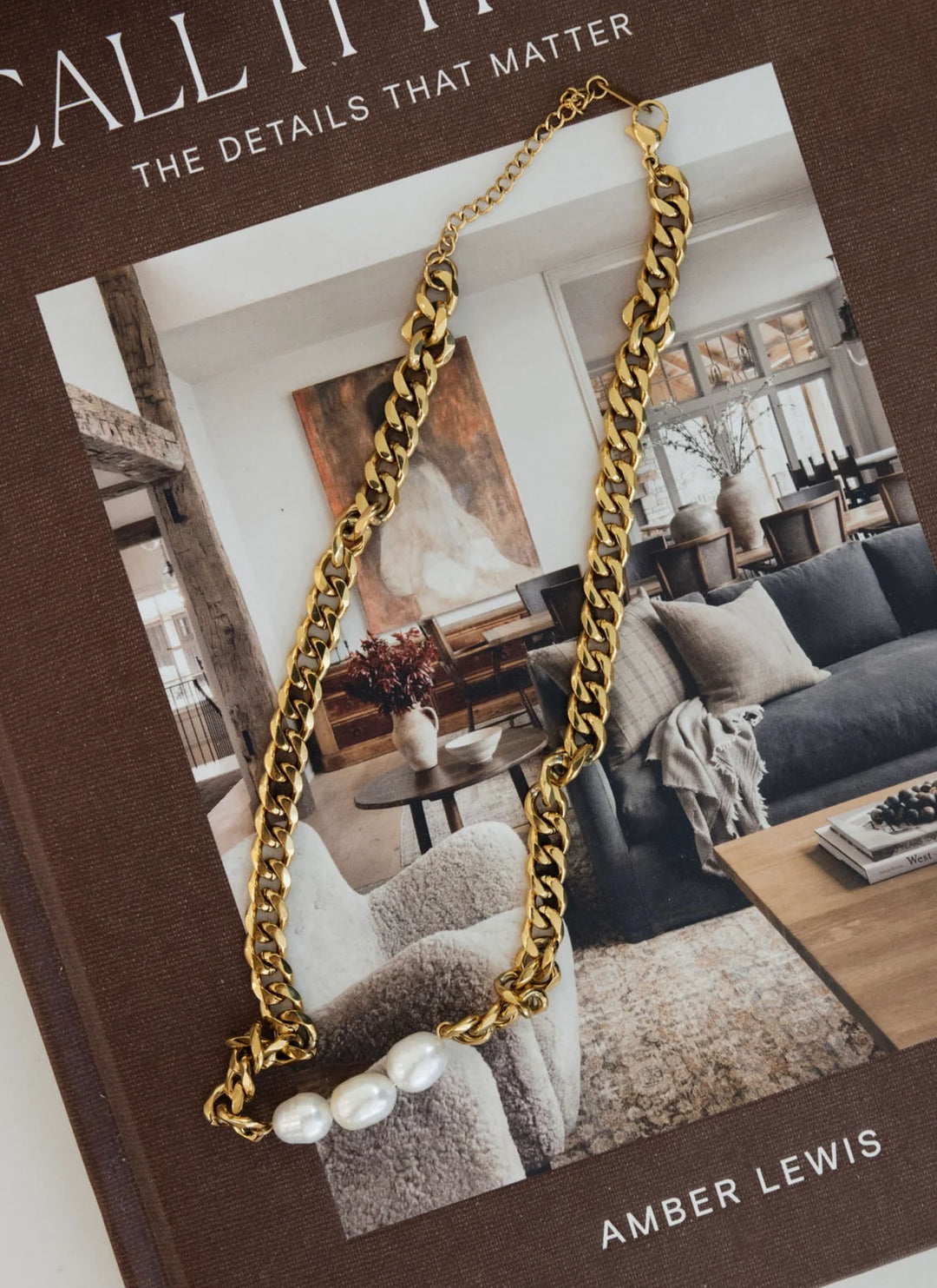 Chansutt three pearl necklace