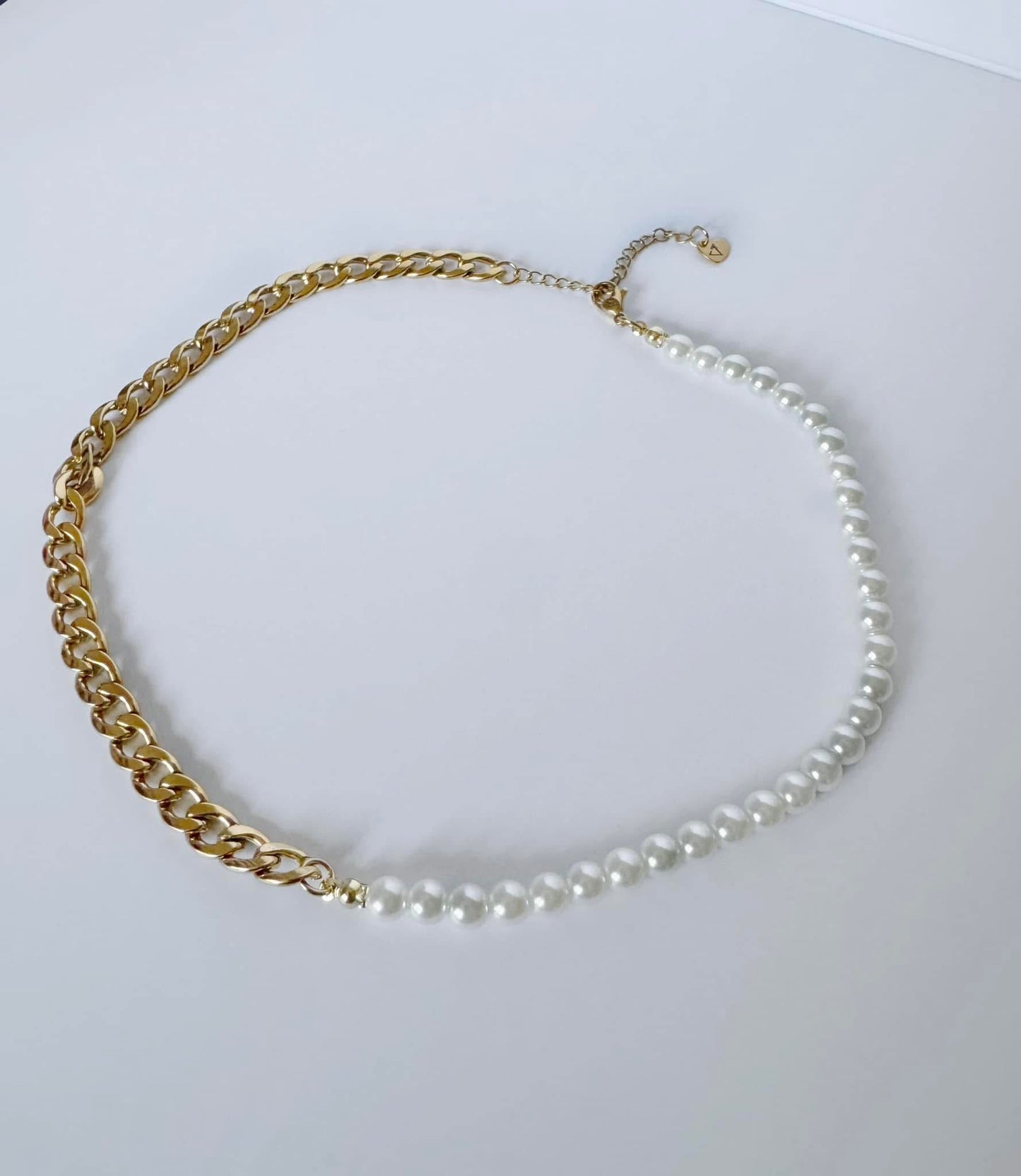 Oh so pretty Pearl/chain necklace