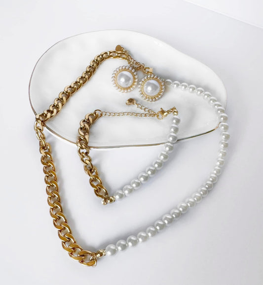 Oh so pretty Pearl/chain necklace