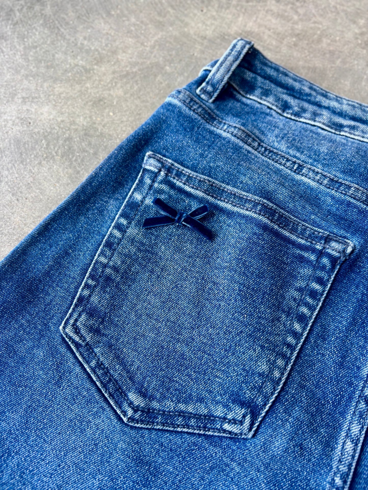 Pretty in bow jeans