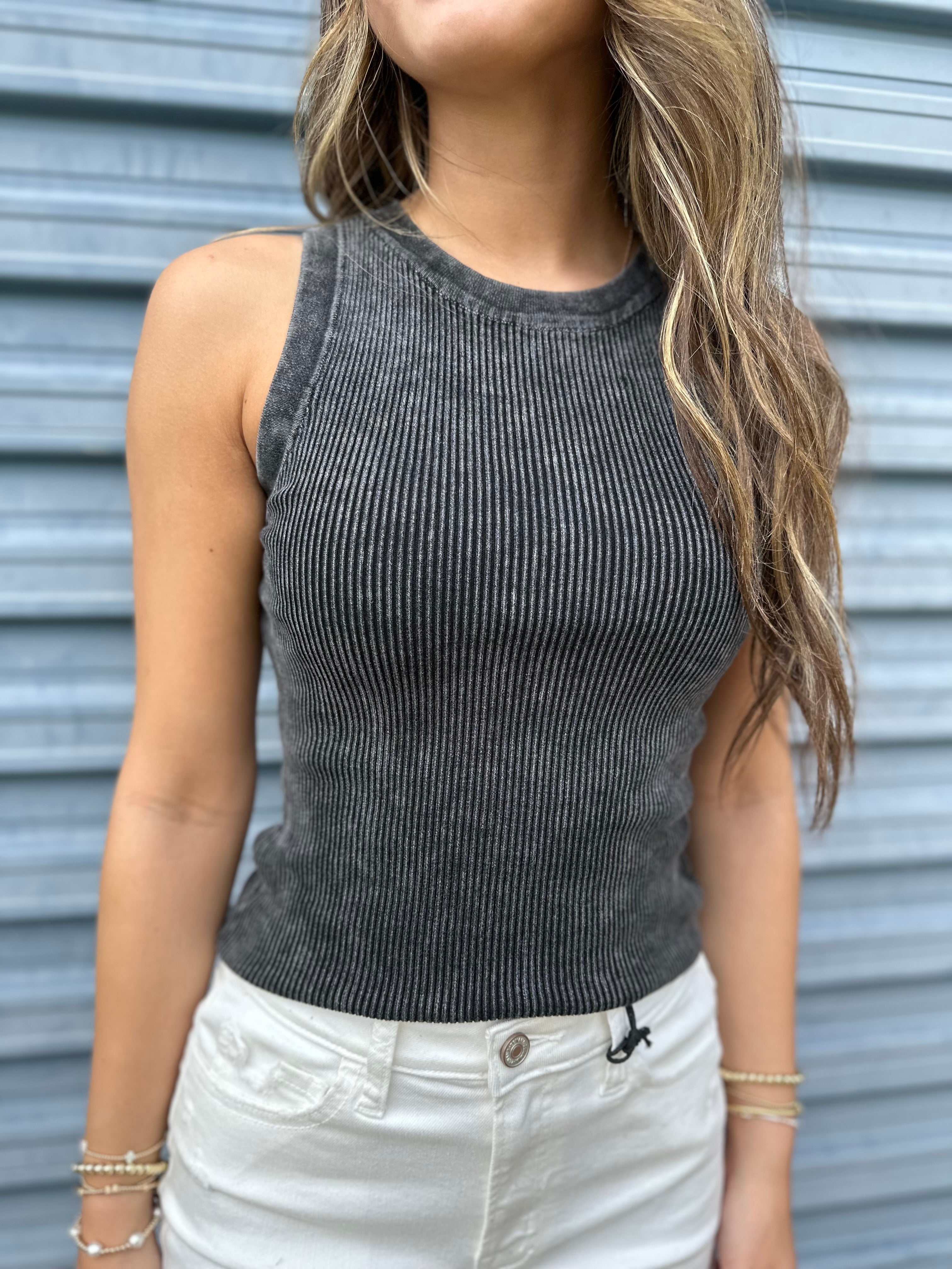 Neutral ribbed tanks