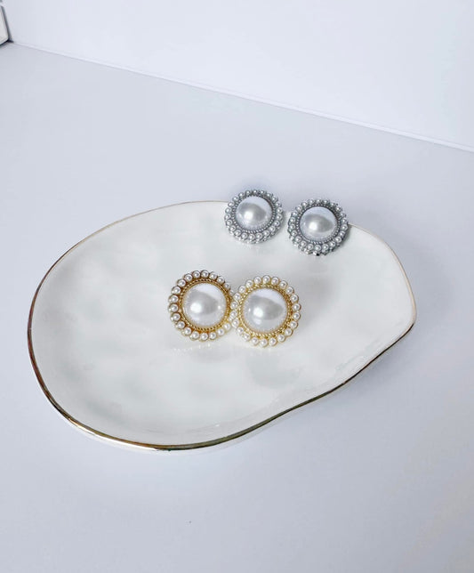 Oh so pretty pearl earrings