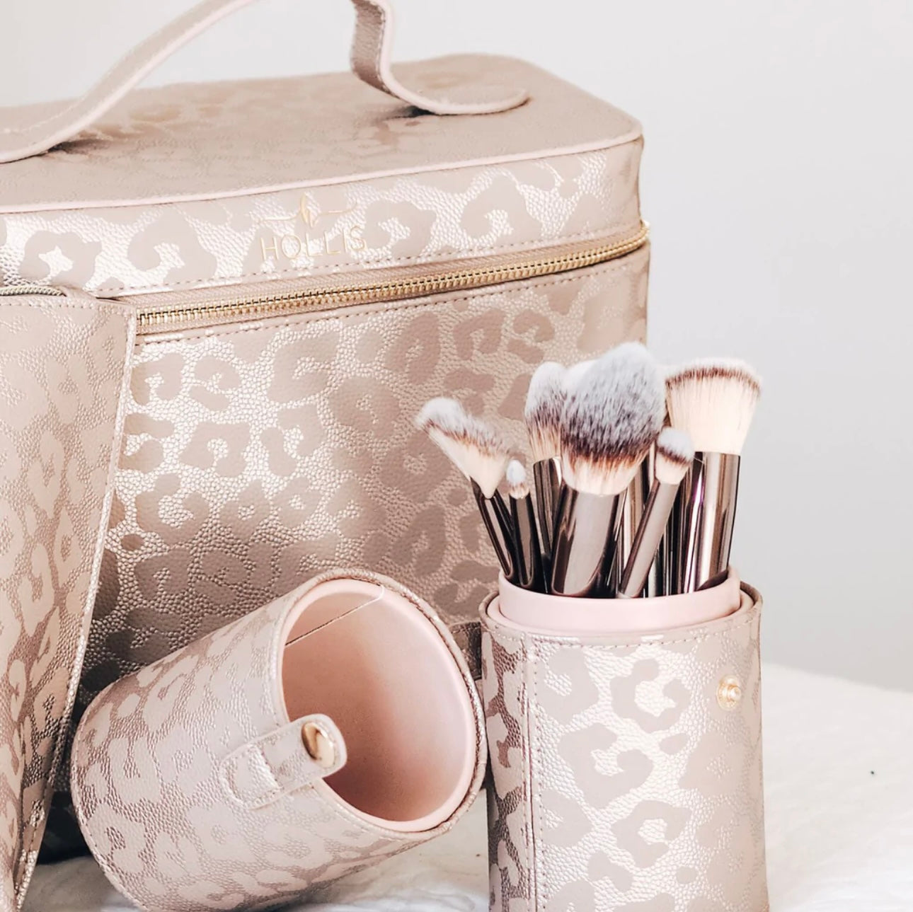 Hollis Makeup Brush Holder